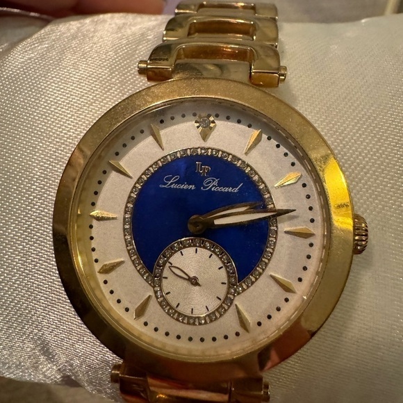 Lucien Piccard watch with white and blue face - Picture 3 of 5